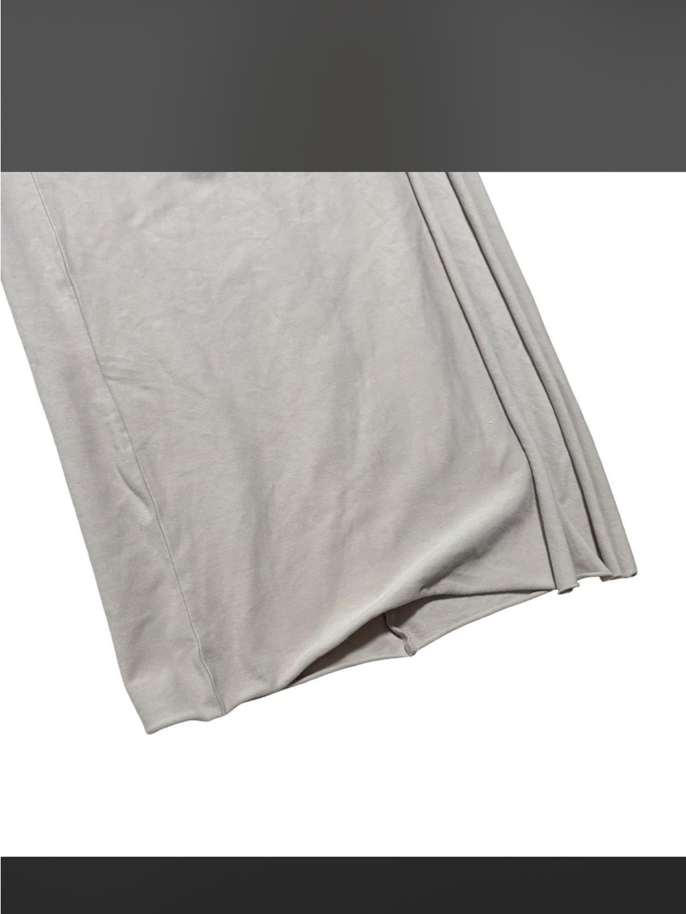 NWT skims raw edge skirt size medium color stone - Picture 4 of 5